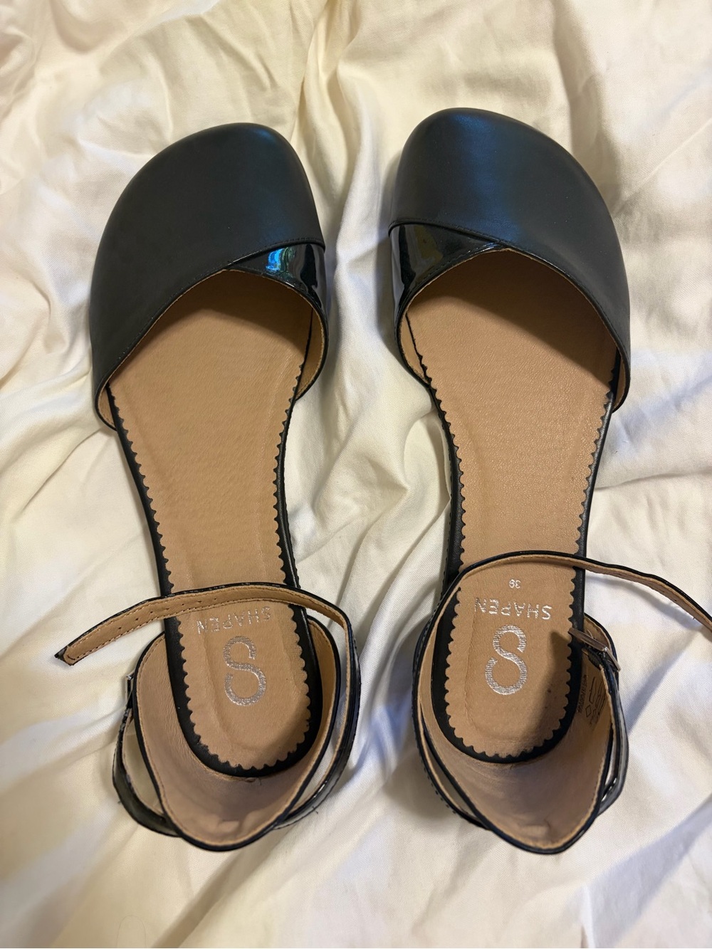Shapen barefoot black Ankle Strap Flats